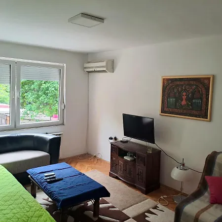 Apartment Dramski